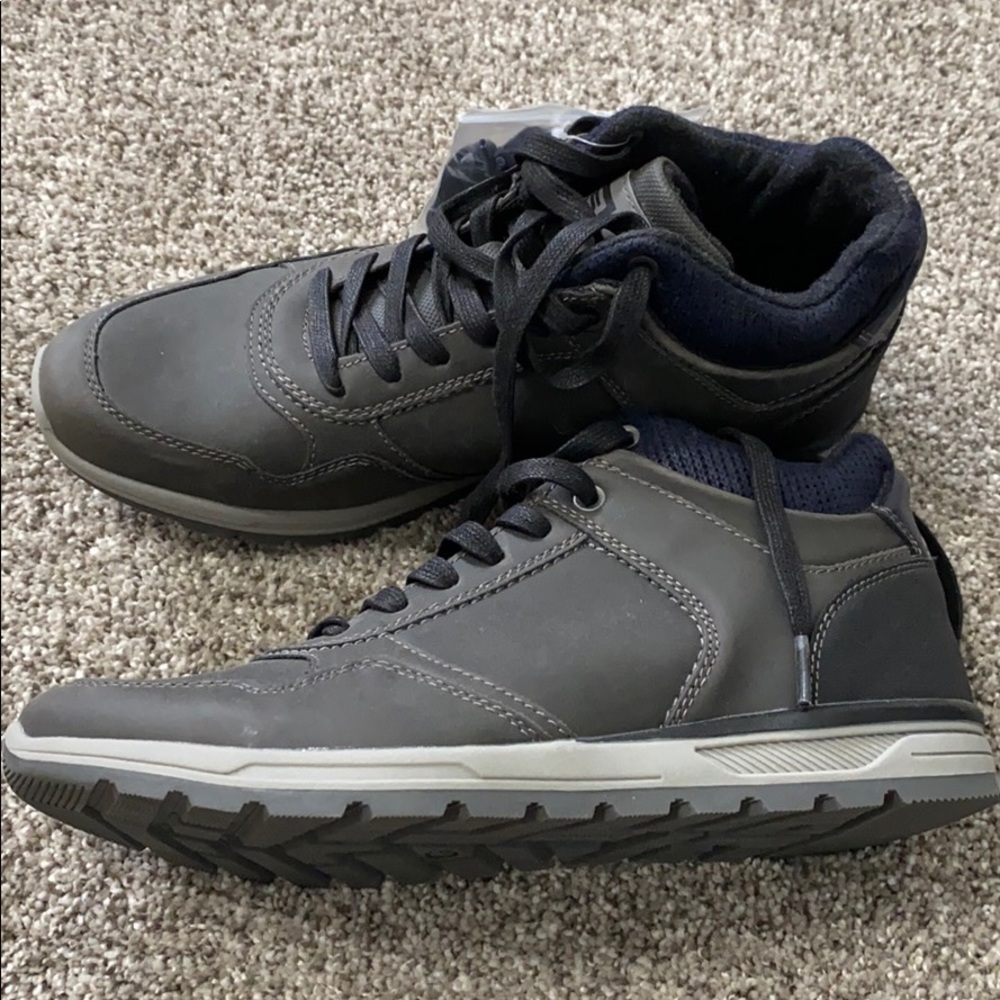 NWOT grey men’s ankle boots